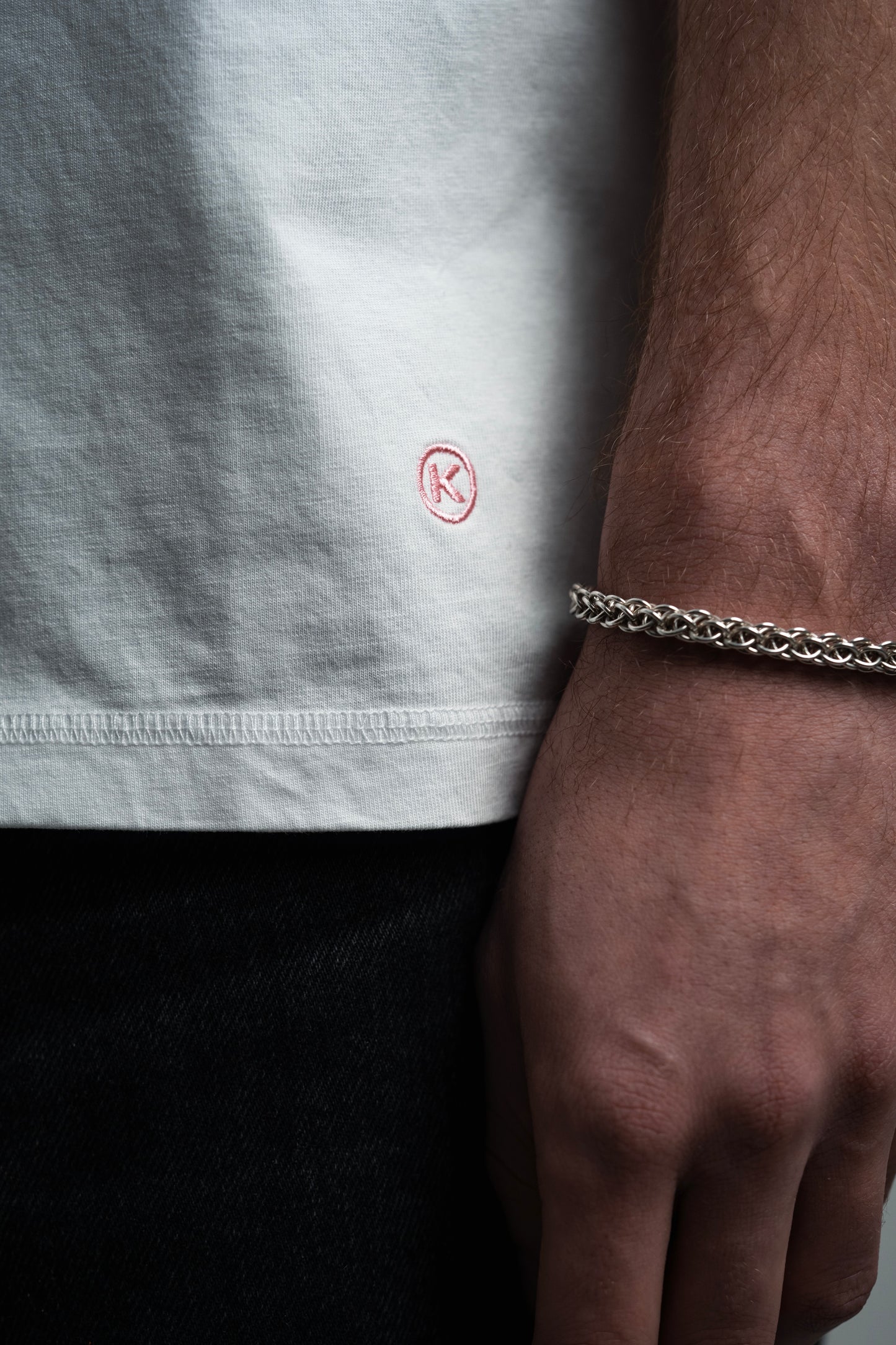 WHITE KREW TEE PINK LOGO