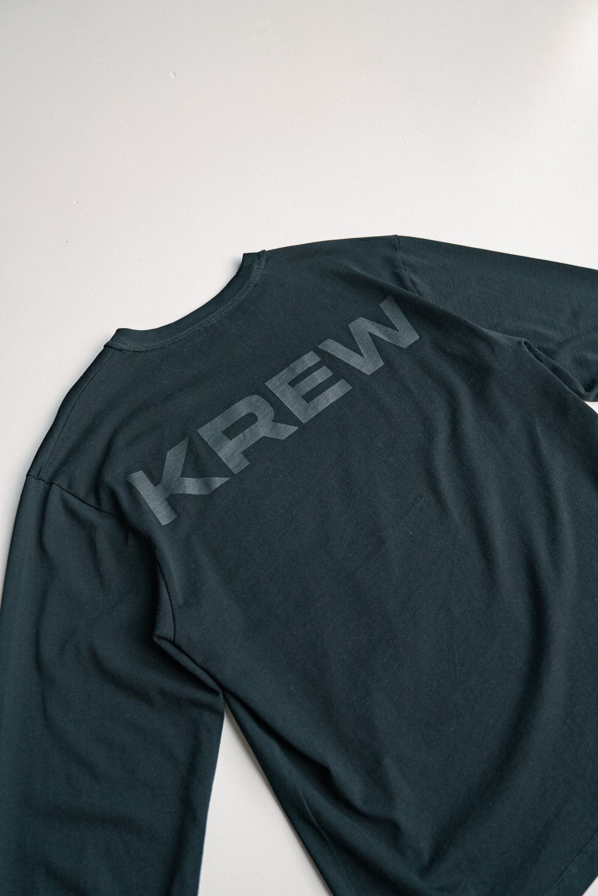 krew long sleeve in black