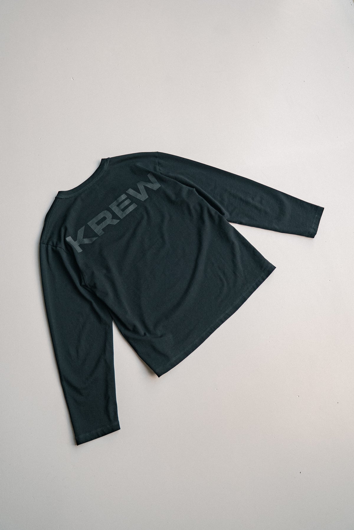 krew long sleeve in black